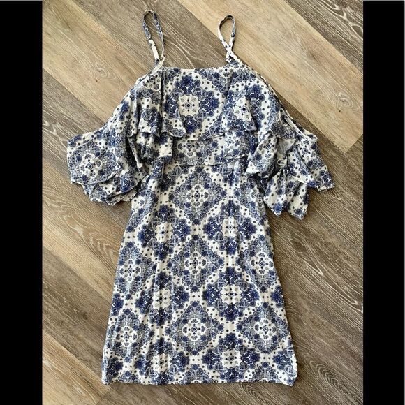 Lulus Dresses & Skirts - LULUS paisley dress